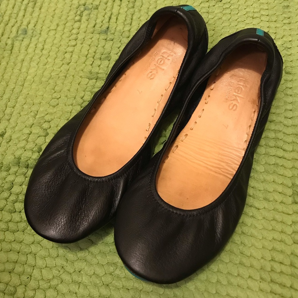 Black matte leather Tieks flats size 7
